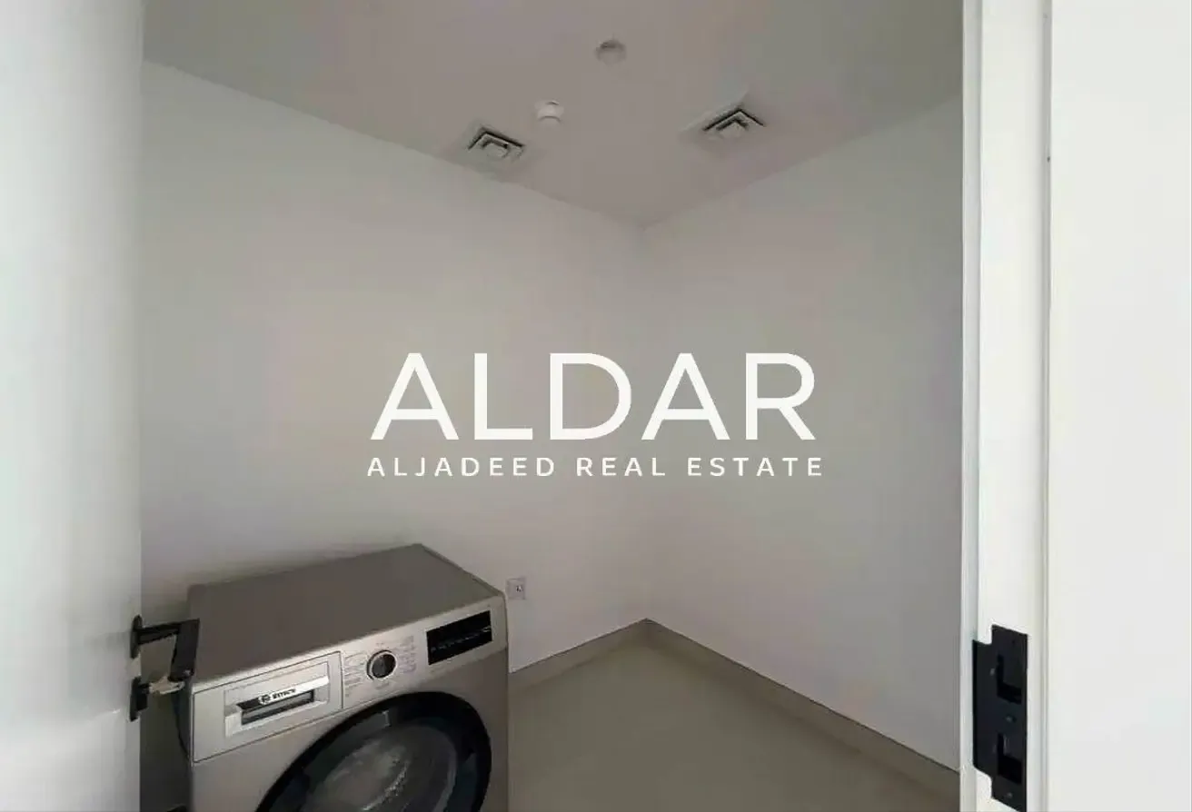 Well Maintained | Open Kitchen | Vacant | Spacious
