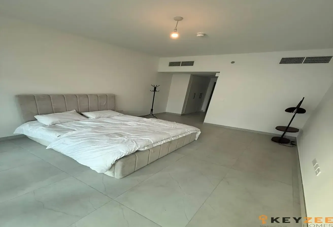 FURNISHED - READY TO MOVE IN - MODERN LAYOUT