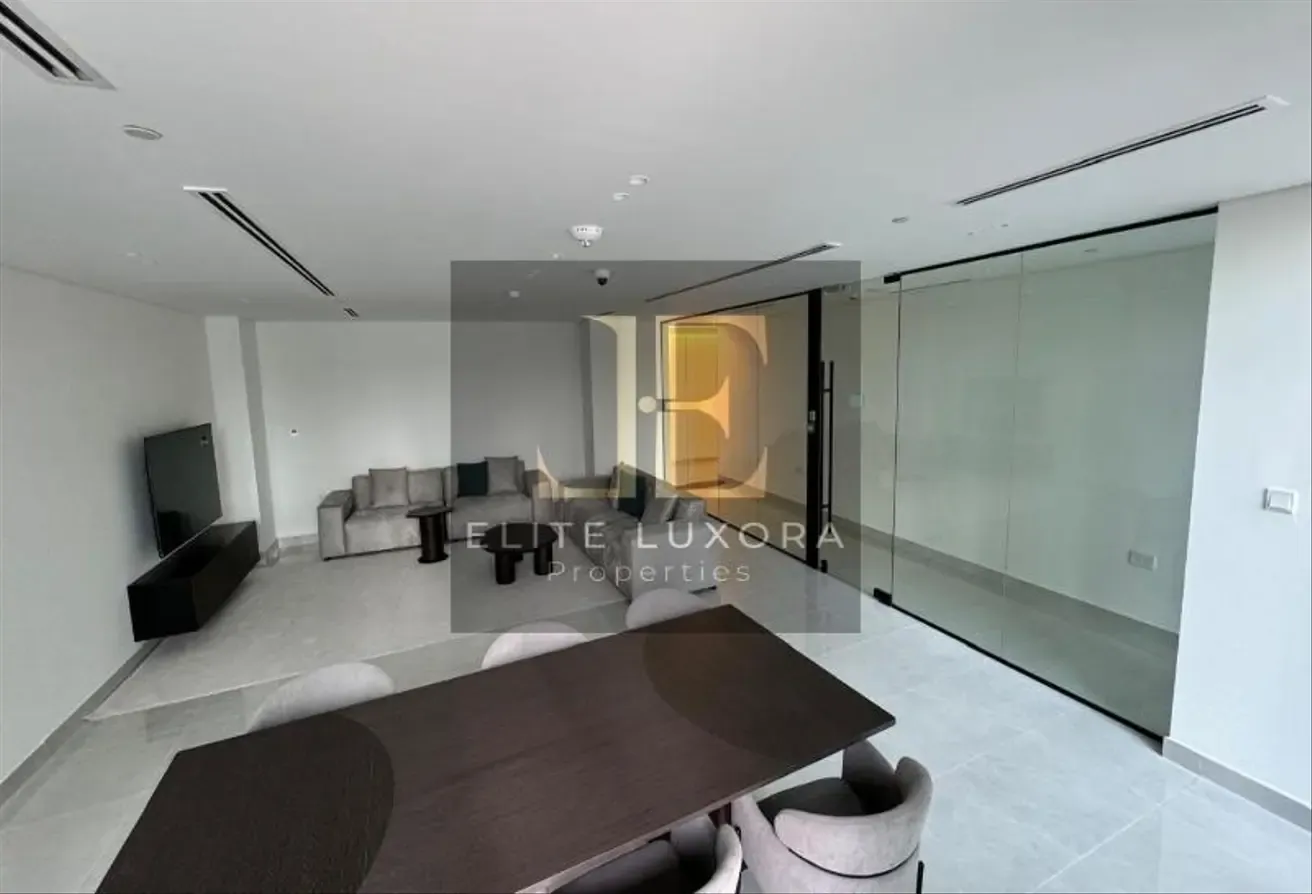 Elegant  Apartment|Balcony|RoadView|Built Wardrobe