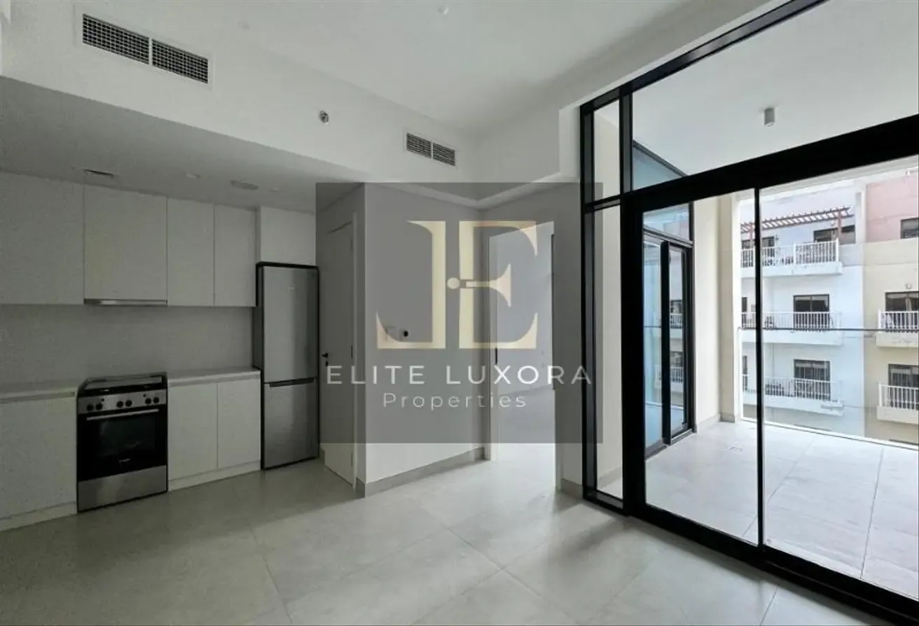 Elegant  Apartment|Balcony|RoadView|Built Wardrobe