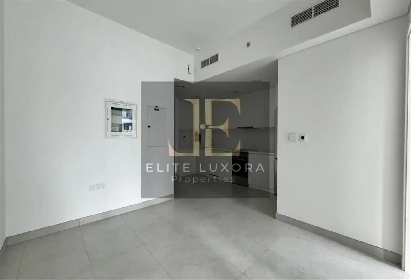 Elegant  Apartment|Balcony|RoadView|Built Wardrobe