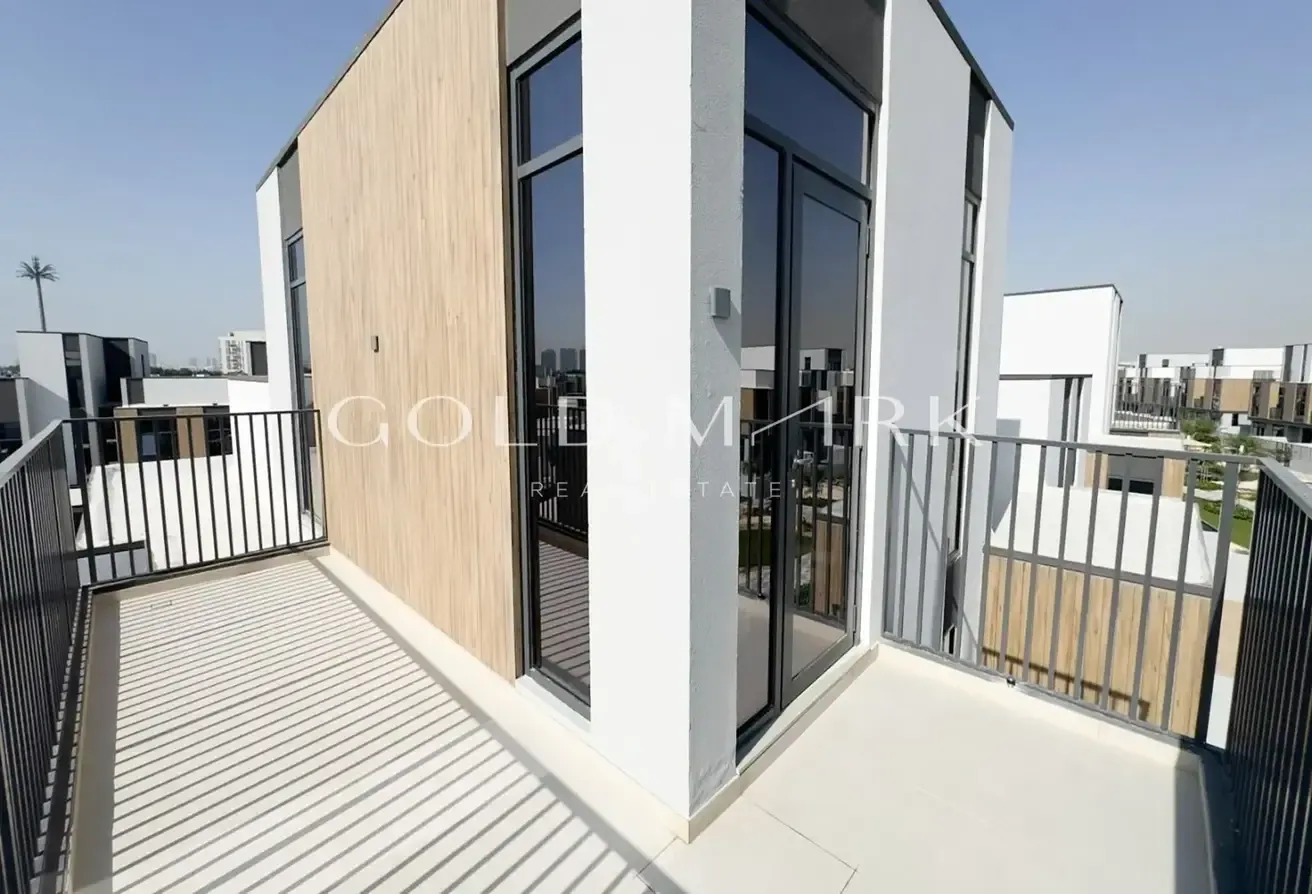 Big  Plot | 4BR G+2 | Ready  to  Move In