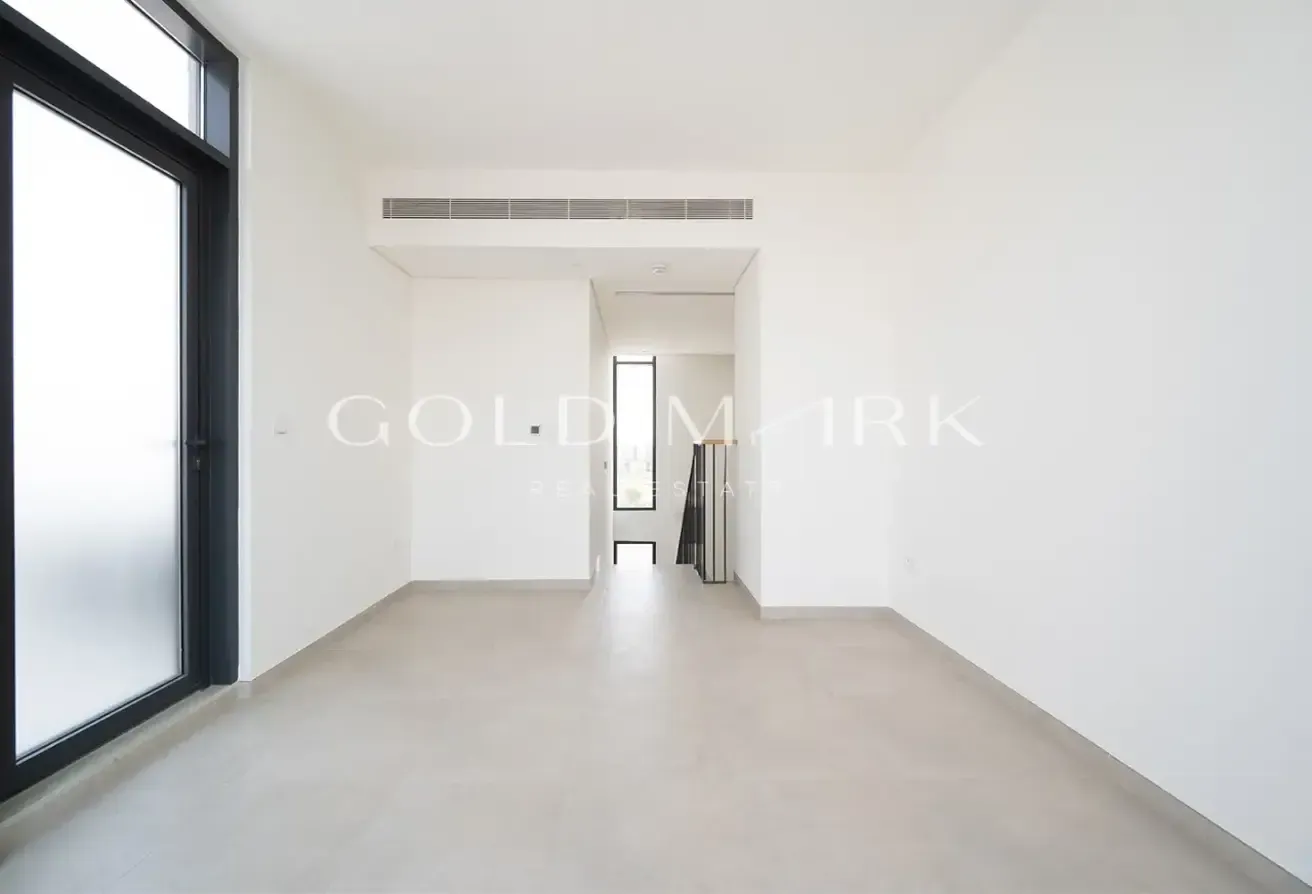 Facing Park| Prime location| Ready to Move