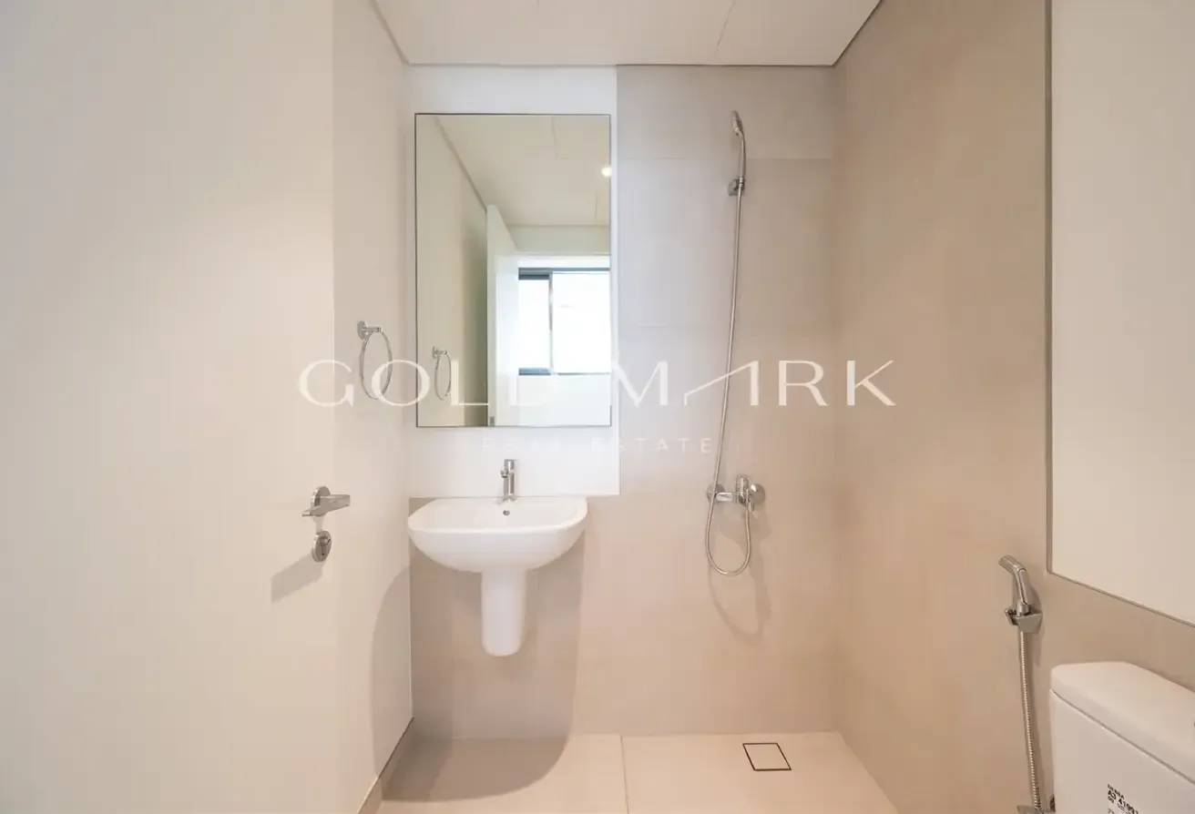 Facing Park| Prime location| Ready to Move