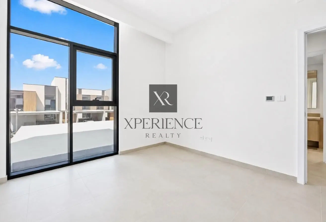 READY TO MOVE | HUGE PLOT | BRAND NEW | NEAR PARK