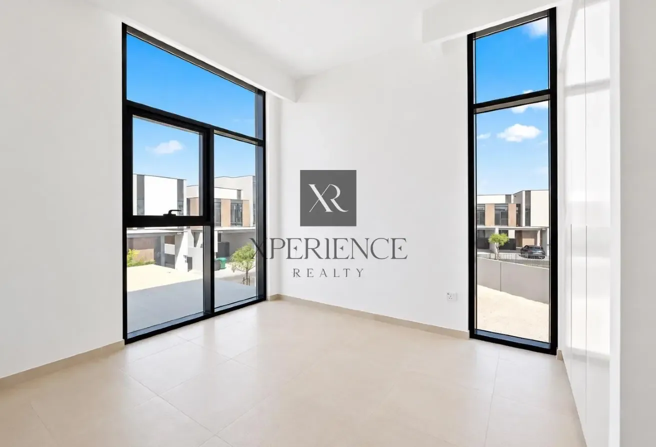 READY TO MOVE | HUGE PLOT | BRAND NEW | NEAR PARK