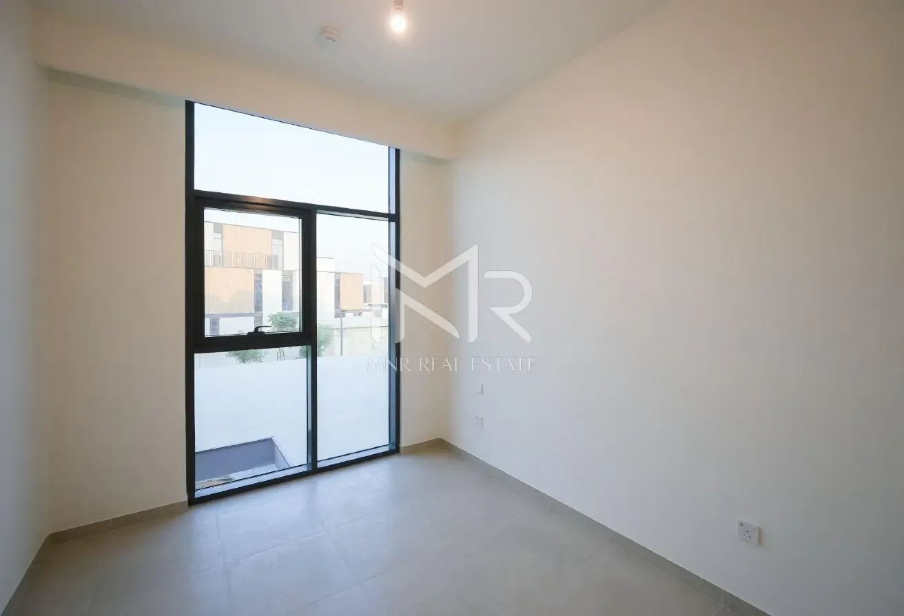 Prime Location | Spacious Layout | Single Row