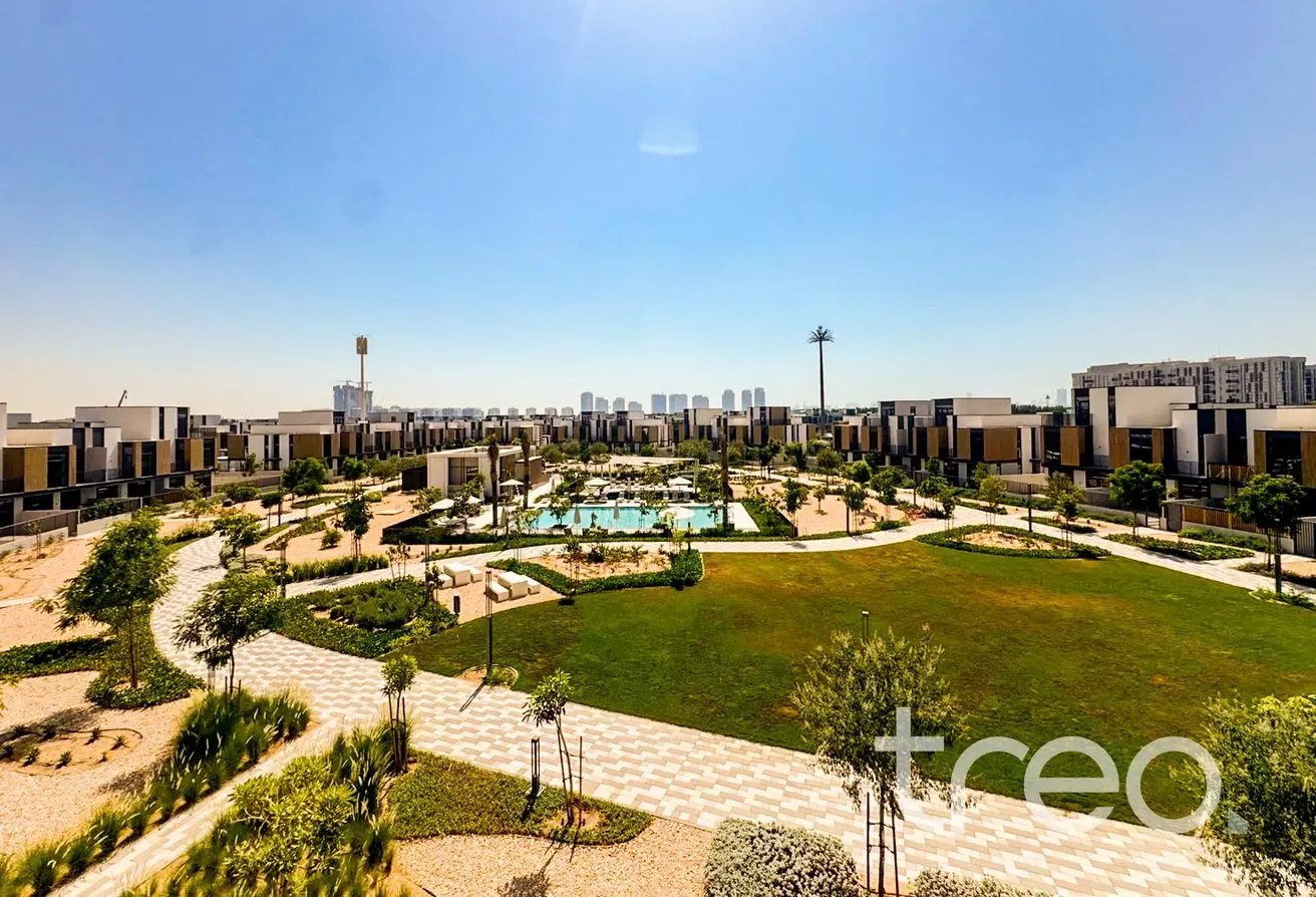 Park & Pool Facing | Single Row | Vacant