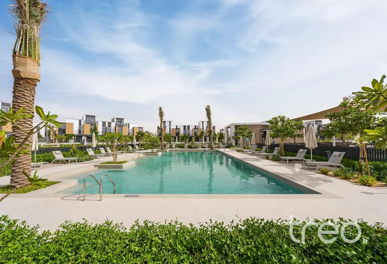 Park & Pool Facing | Single Row | Vacant