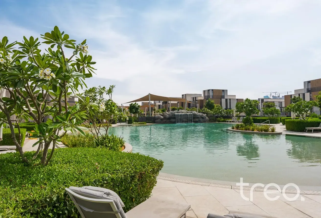 Park & Pool Facing | Single Row | Vacant
