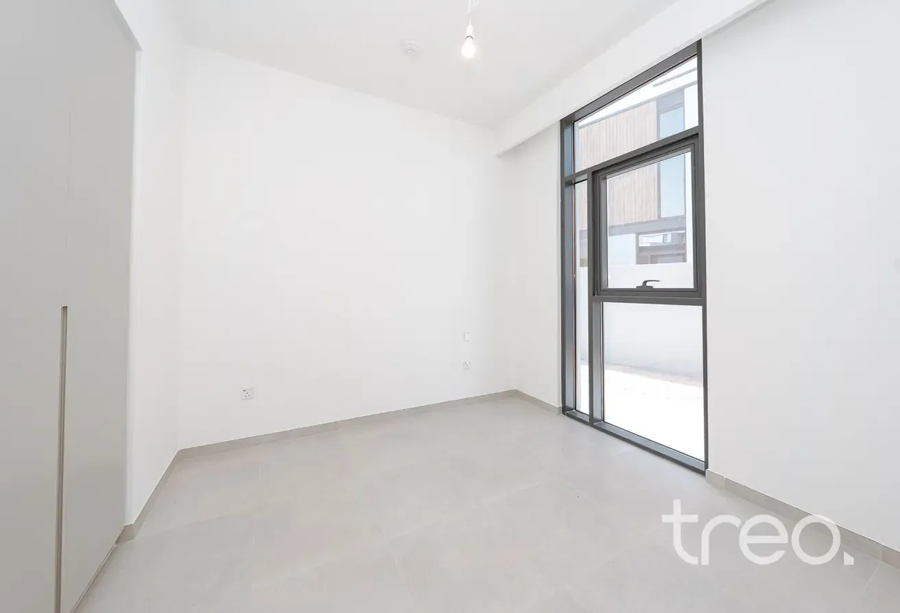 Park & Pool Facing | Single Row | Vacant