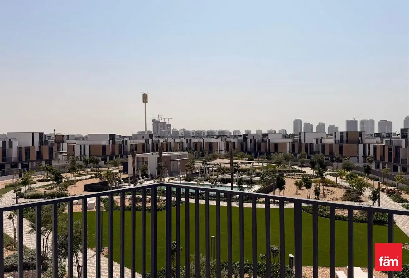CLOSE TO THE POOL | NEXT TO ENTRANCE | ON PARK