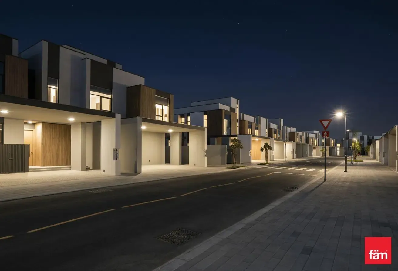 CLOSE TO THE POOL | NEXT TO ENTRANCE | ON PARK