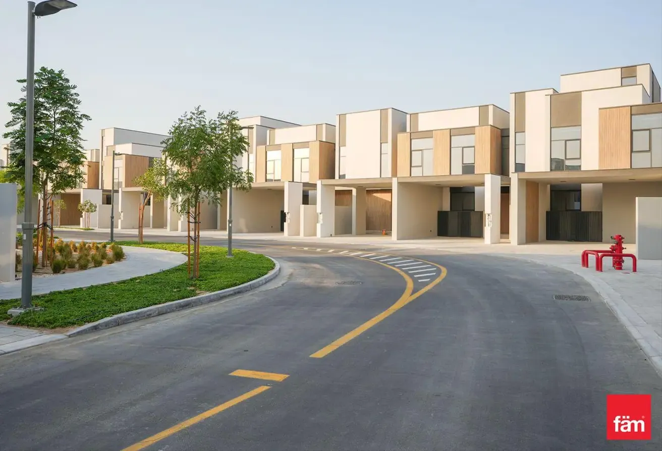 CLOSE TO THE POOL | NEXT TO ENTRANCE | ON PARK