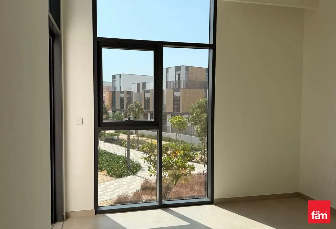 CLOSE TO THE POOL | NEXT TO ENTRANCE | ON PARK