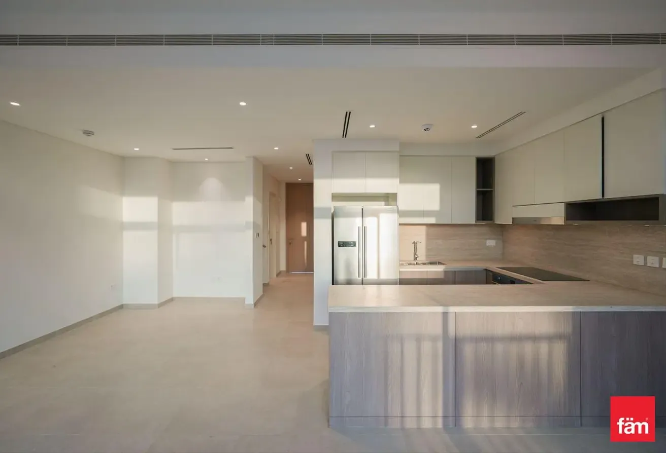 CLOSE TO THE POOL | NEXT TO ENTRANCE | ON PARK