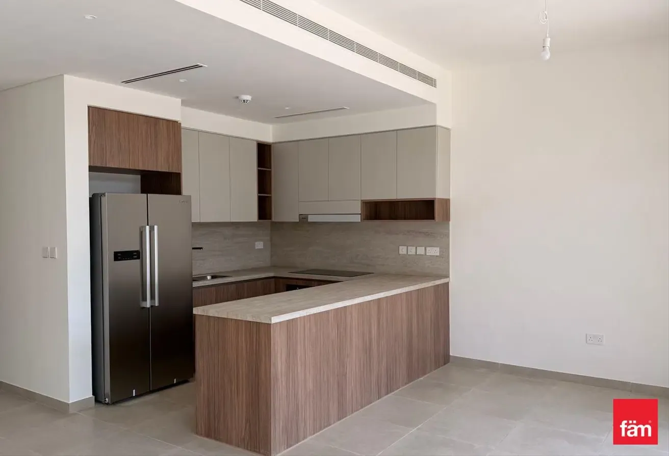 CLOSE TO THE POOL | NEXT TO ENTRANCE | ON PARK