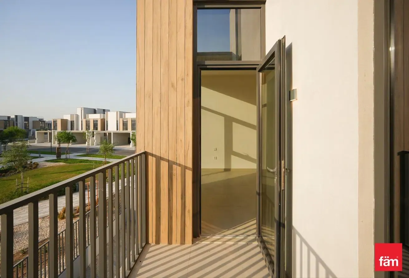 CLOSE TO THE POOL | NEXT TO ENTRANCE | ON PARK