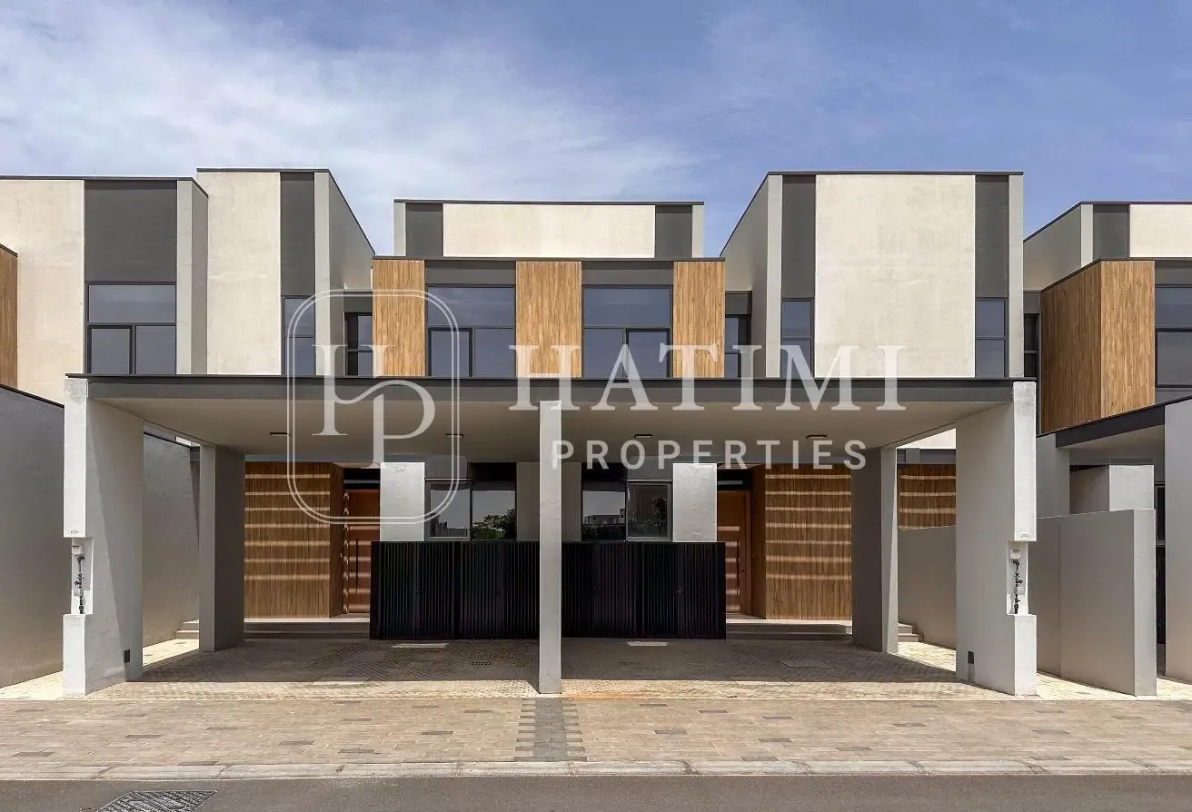 Prime Location | Brand New | Single Row I Stylish