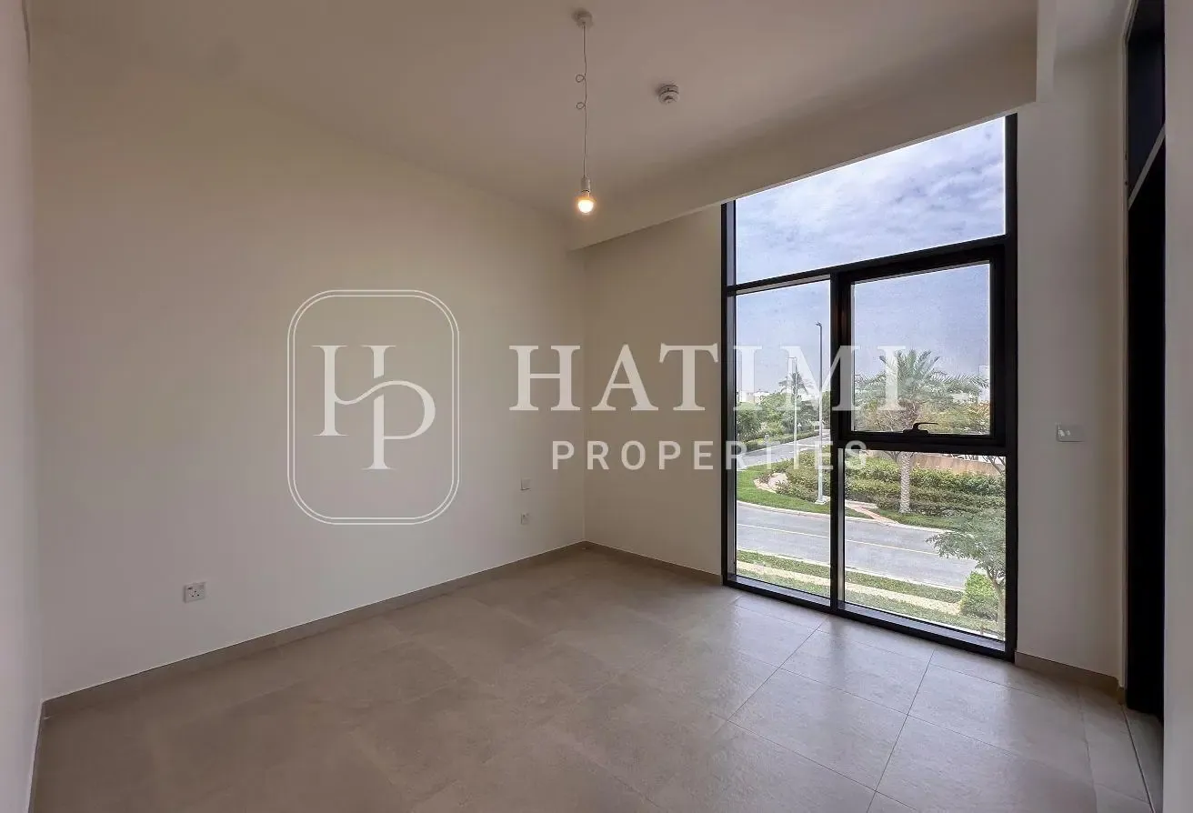 Prime Location | Brand New | Single Row I Stylish