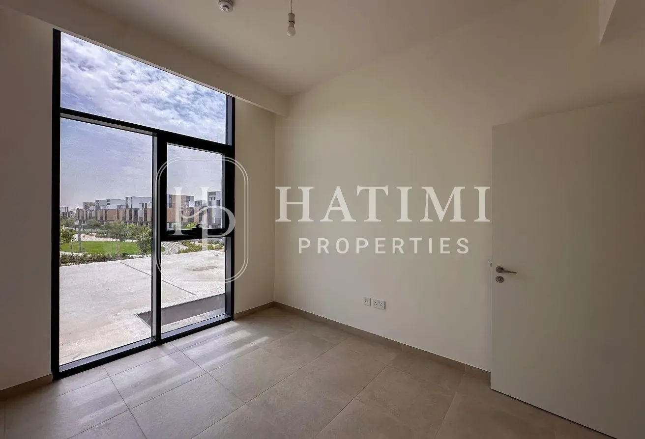 Prime Location | Brand New | Single Row I Stylish