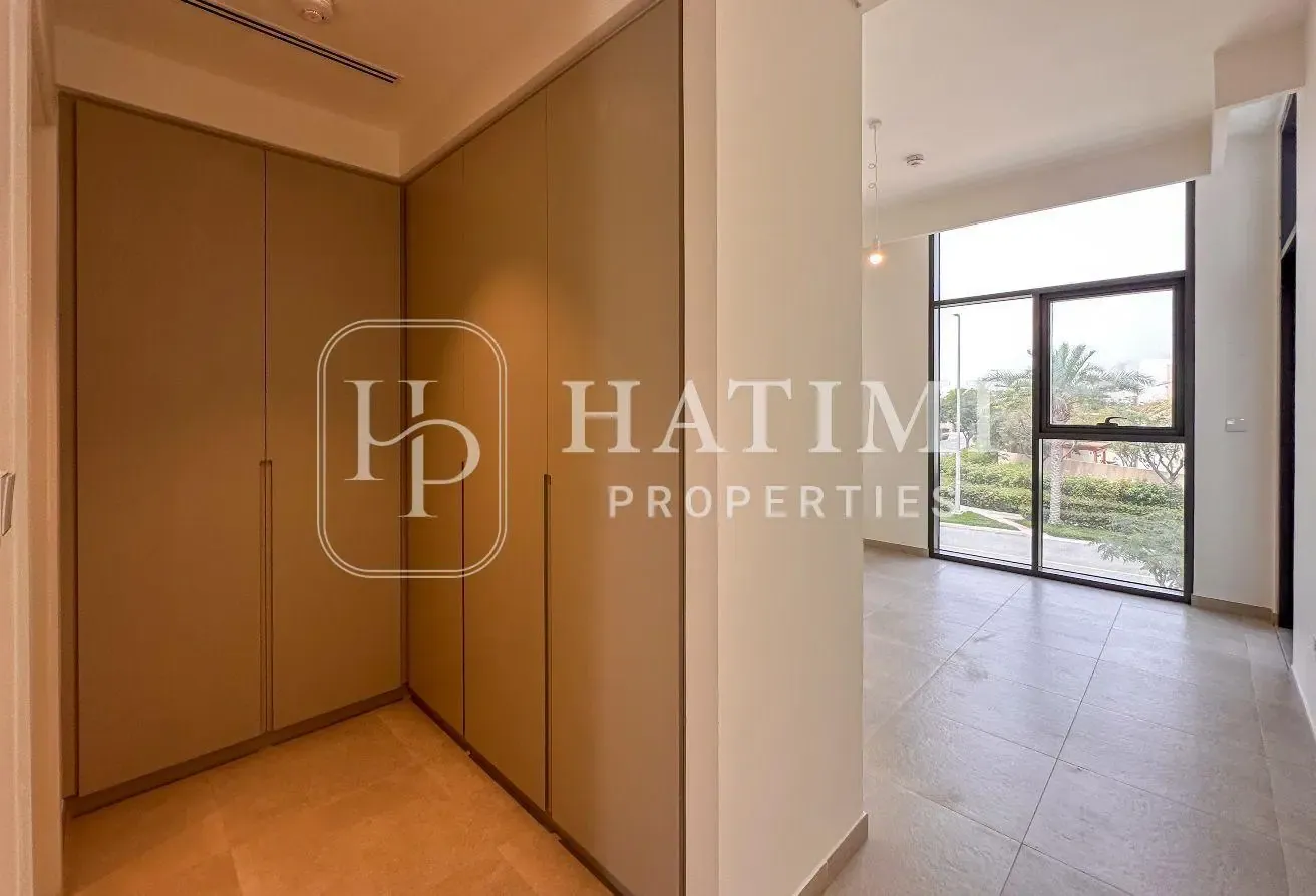 Prime Location | Brand New | Single Row I Stylish