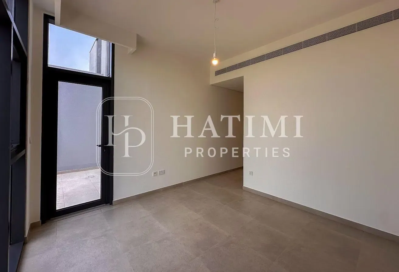 Prime Location | Brand New | Single Row I Stylish