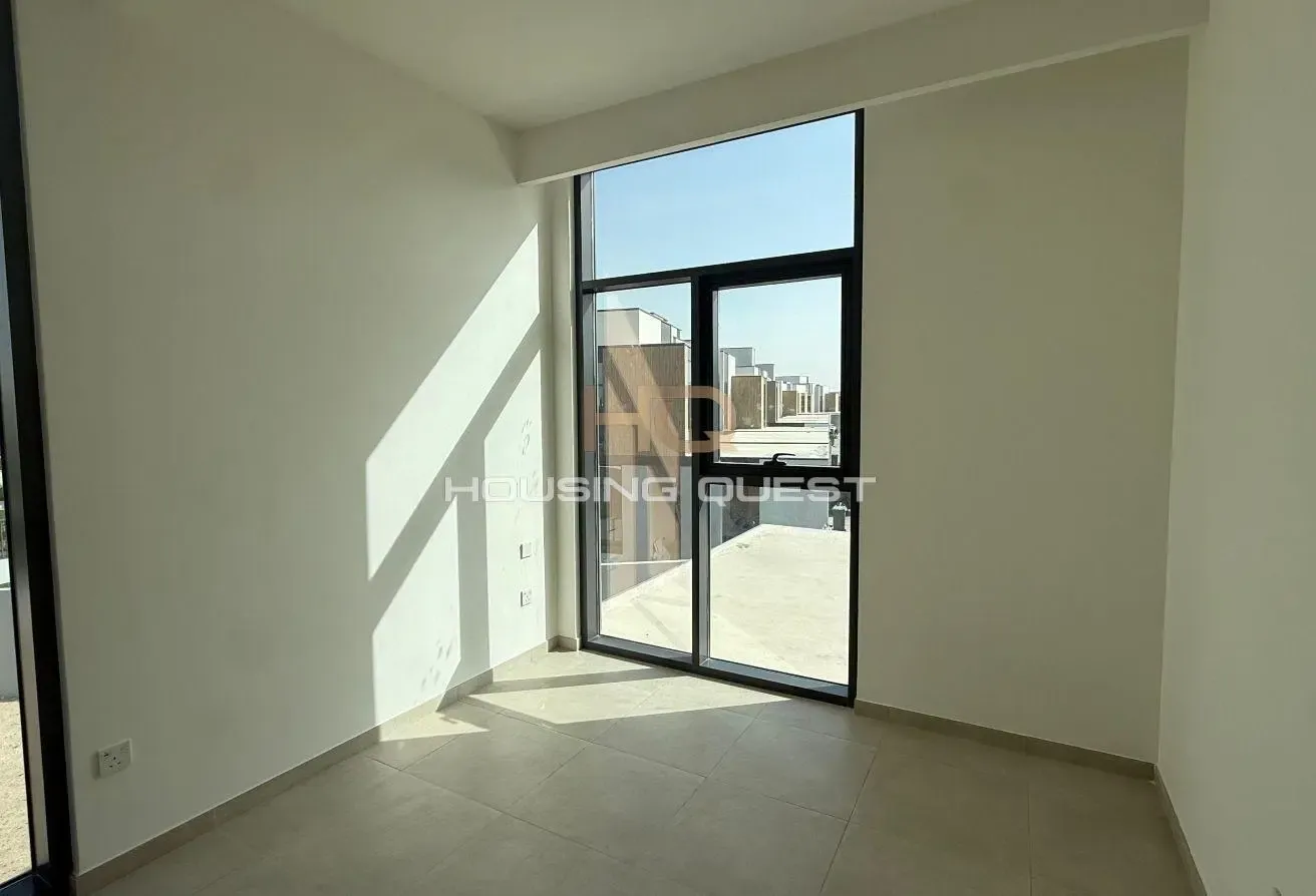 4 Bed + Maid | G+2 | On Park | Near to Amenities