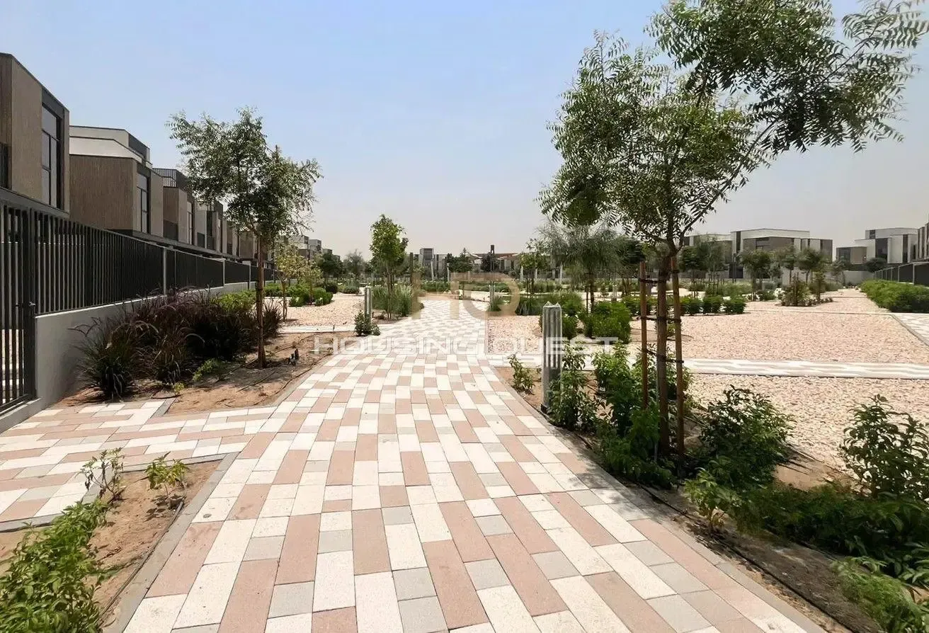4 Bed + Maid | G+2 | On Park | Near to Amenities