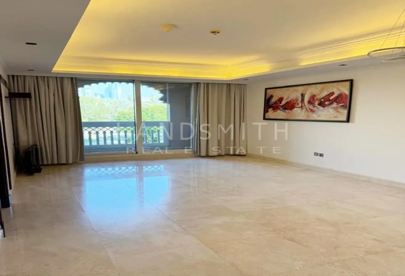 Well Maintained 1BR Apt | Sea and Skyline View