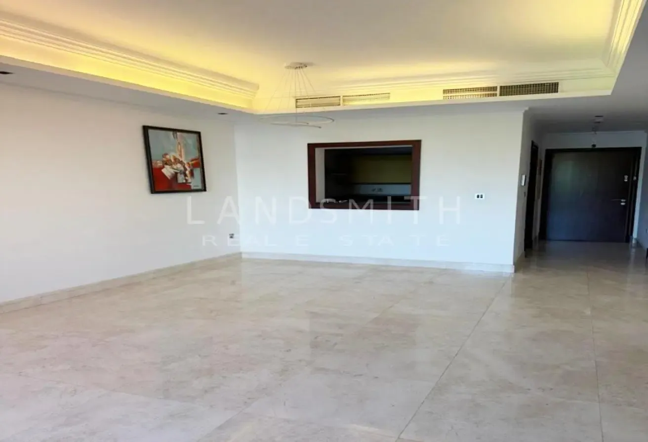 Well Maintained 1BR Apt | Sea and Skyline View