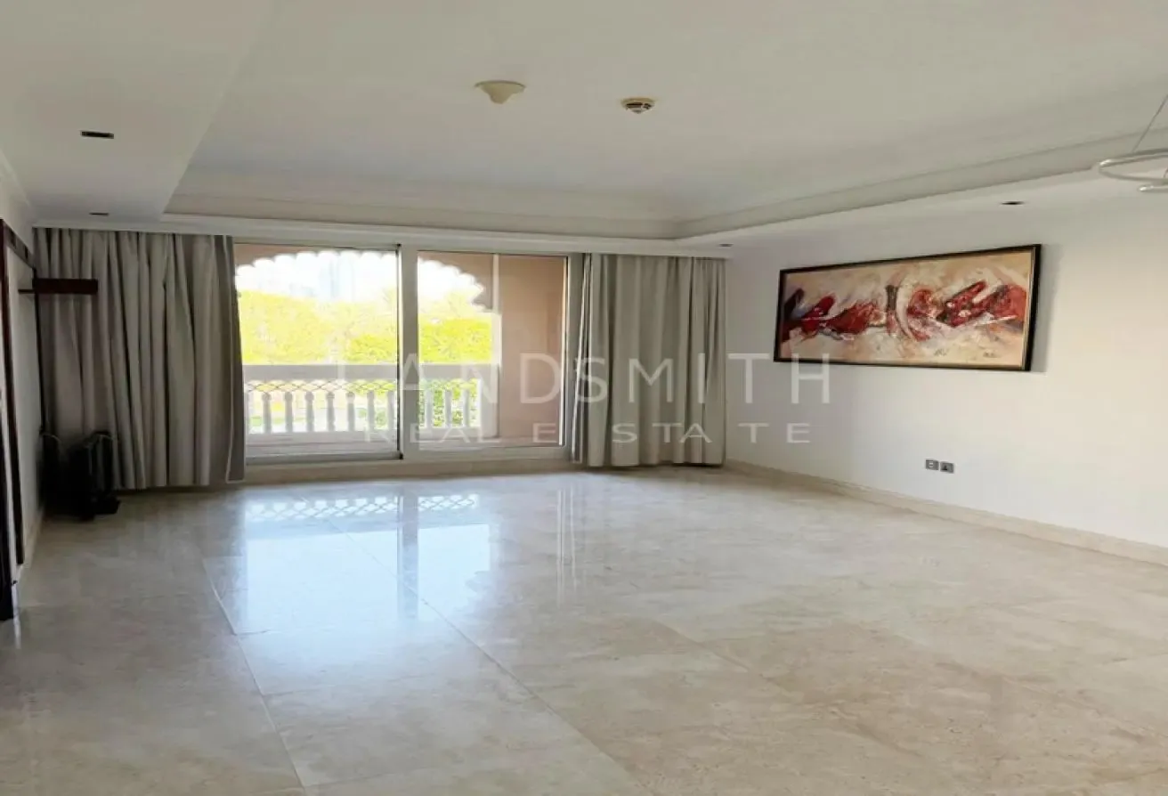 Well Maintained 1BR Apt | Sea and Skyline View