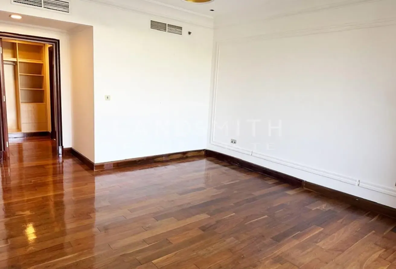 Well Maintained 1BR Apt | Sea and Skyline View