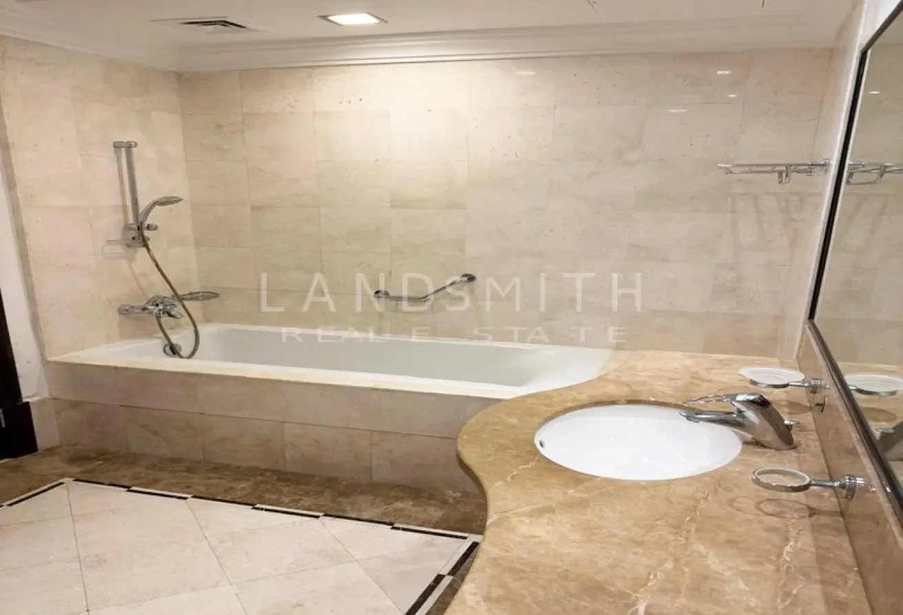 Well Maintained 1BR Apt | Sea and Skyline View