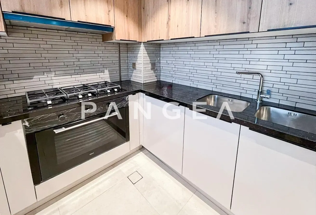 Flexible Cheques |  Corner Unit | Maids Room
