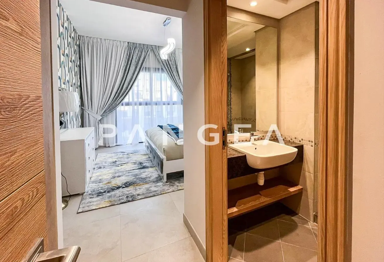 Flexible Cheques |  Corner Unit | Maids Room