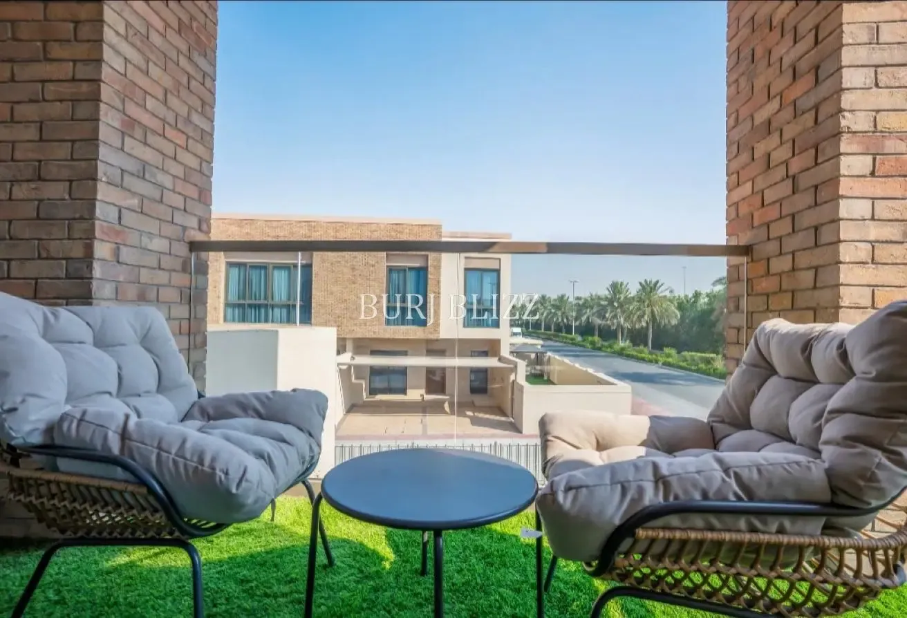 Refined Living | 2BR+Maid Room | Community View