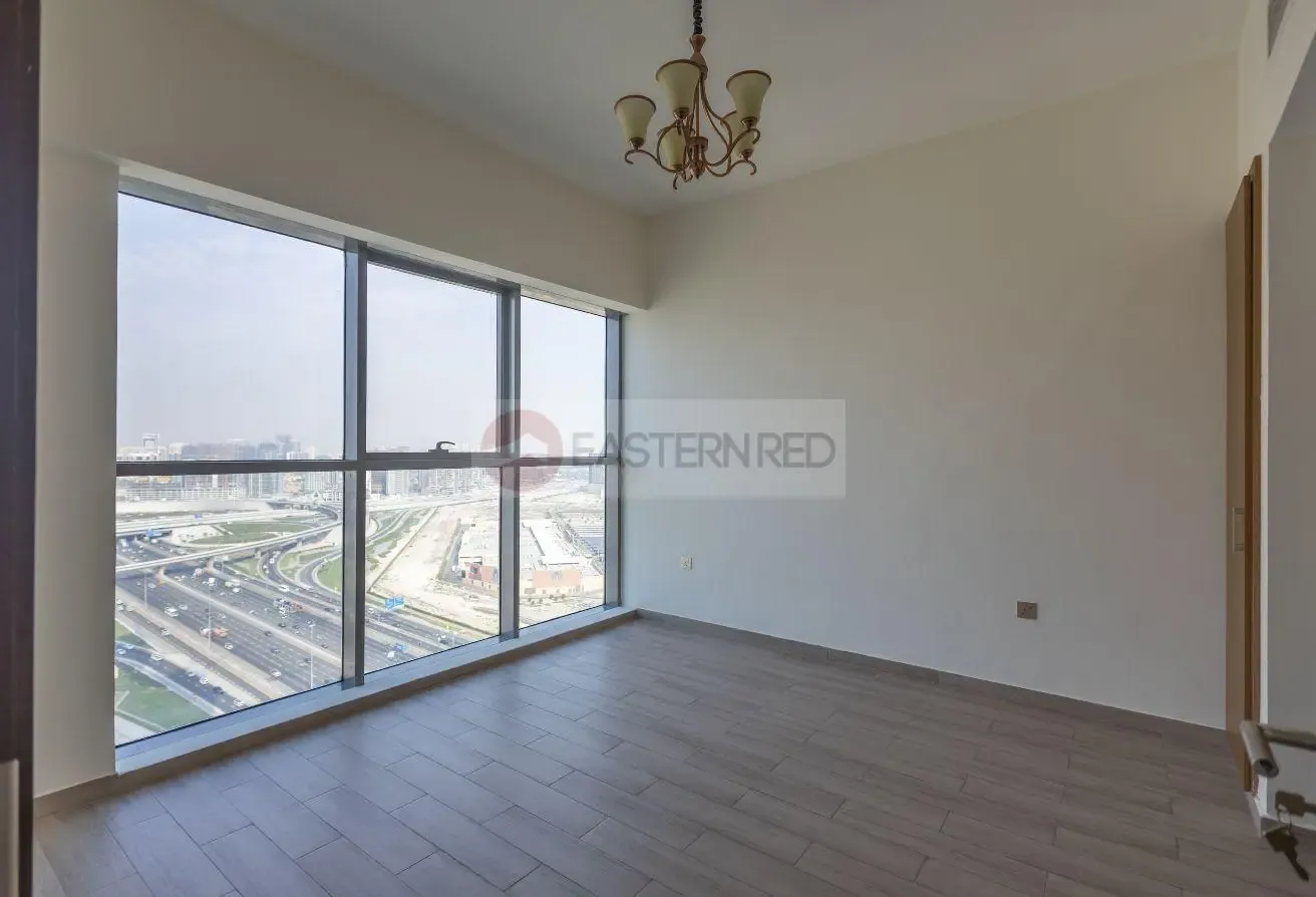 HIGHER FLOOR - OPEN KITCHEN AND SPACIOUS LAYOUT!!!