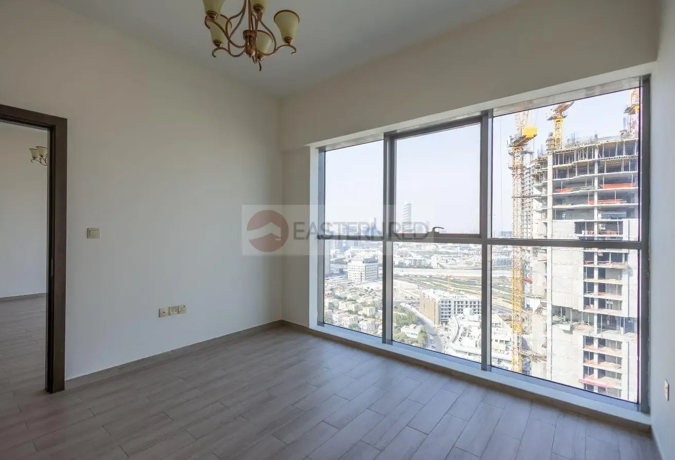 HIGHER FLOOR - OPEN KITCHEN AND SPACIOUS LAYOUT!!!