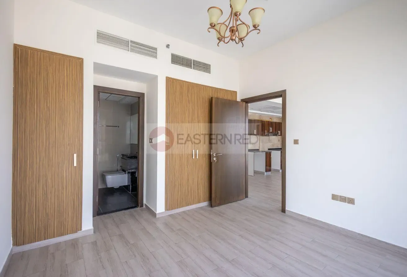 HIGHER FLOOR - OPEN KITCHEN AND SPACIOUS LAYOUT!!!