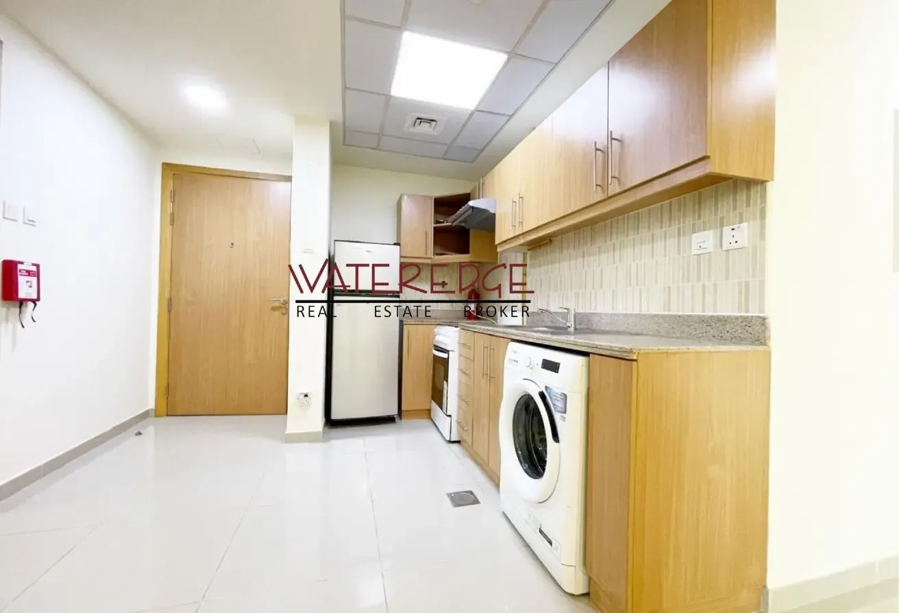 Vacant | 2 Bath | Large Layout