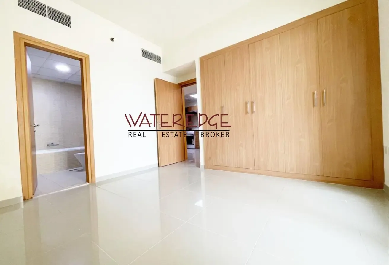 Vacant | 2 Bath | Large Layout