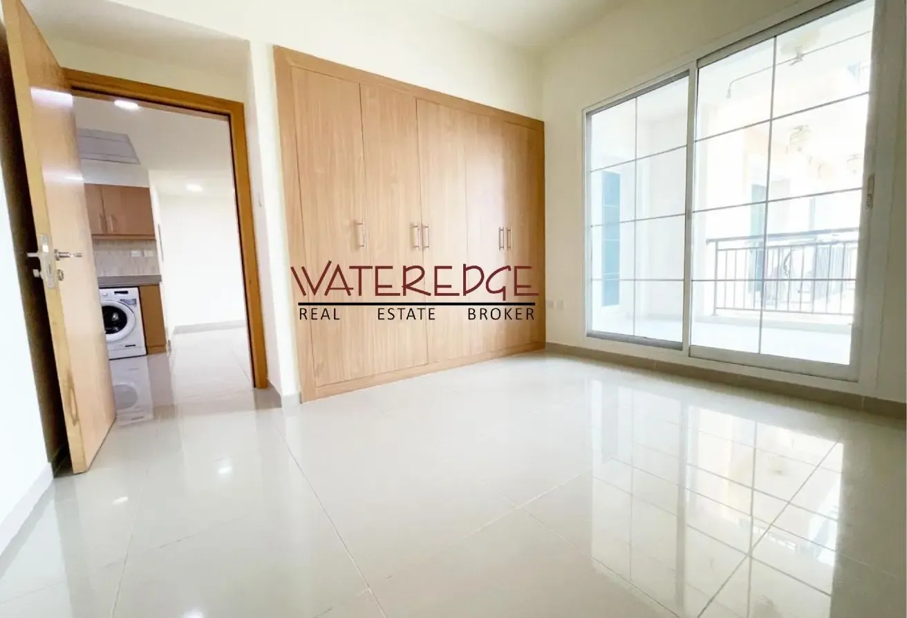 Vacant | 2 Bath | Large Layout