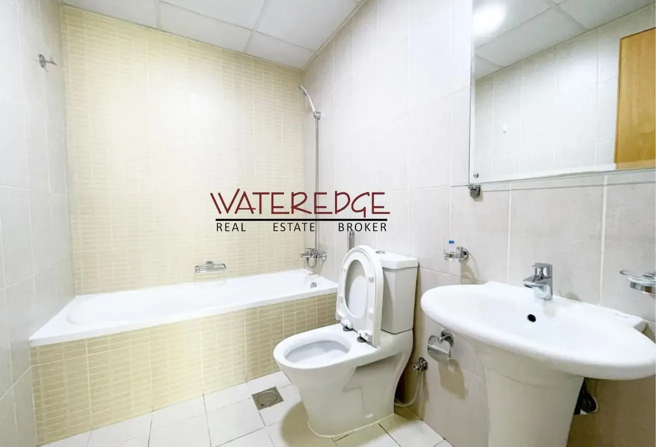 Vacant | 2 Bath | Large Layout