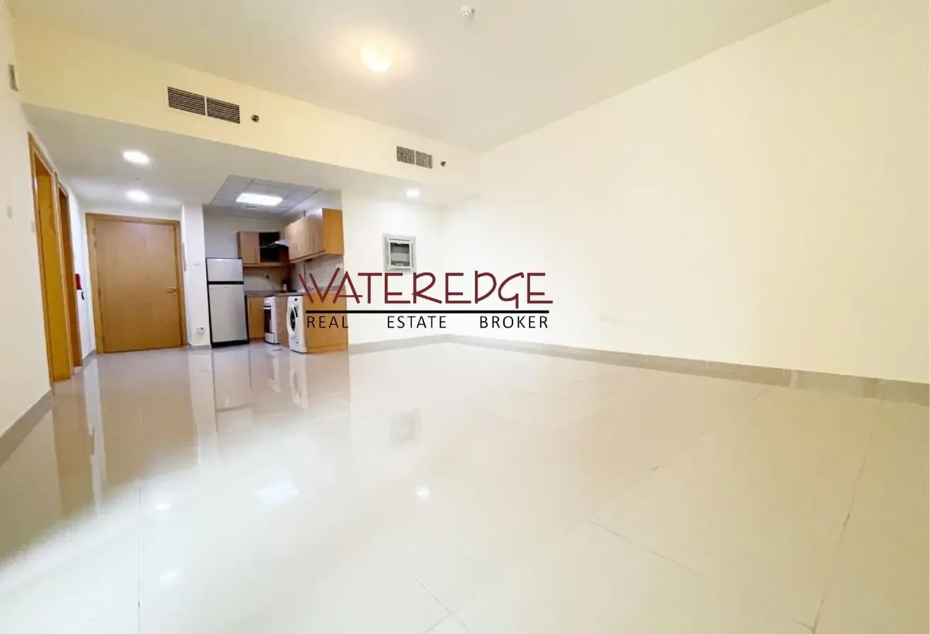 Vacant | 2 Bath | Large Layout