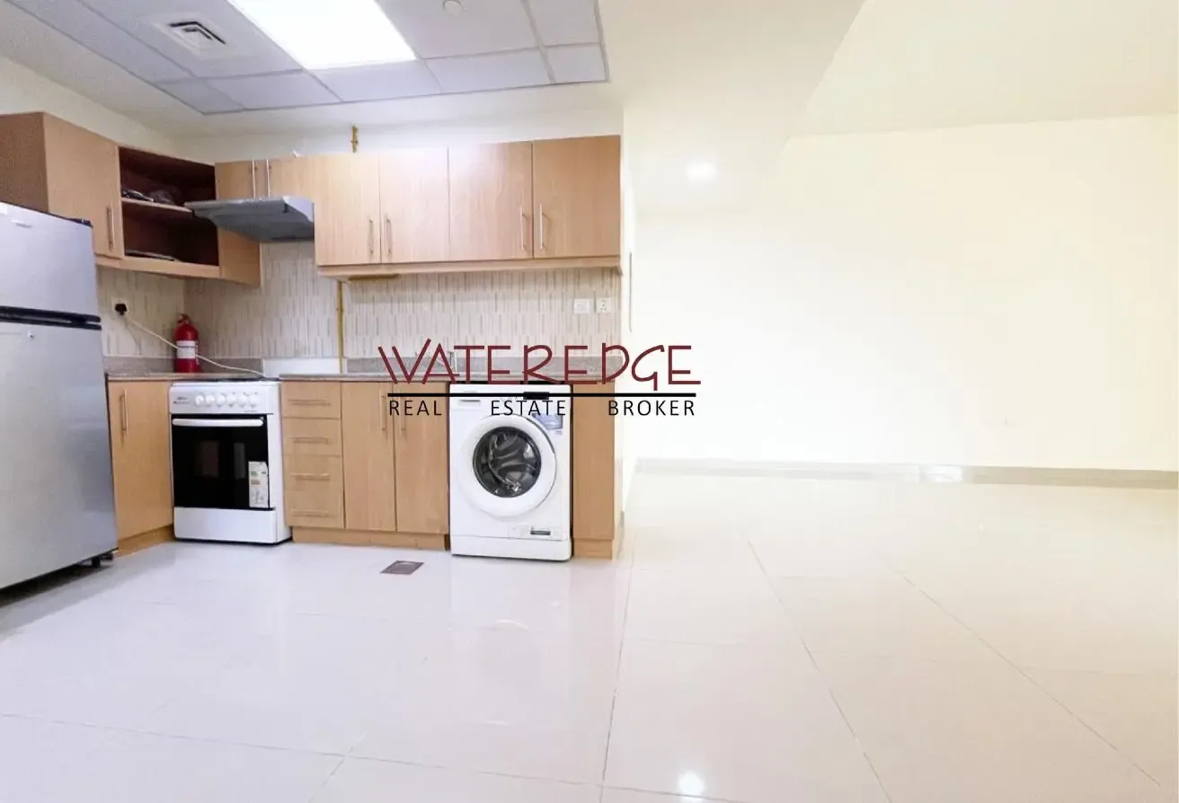 Vacant | 2 Bath | Large Layout