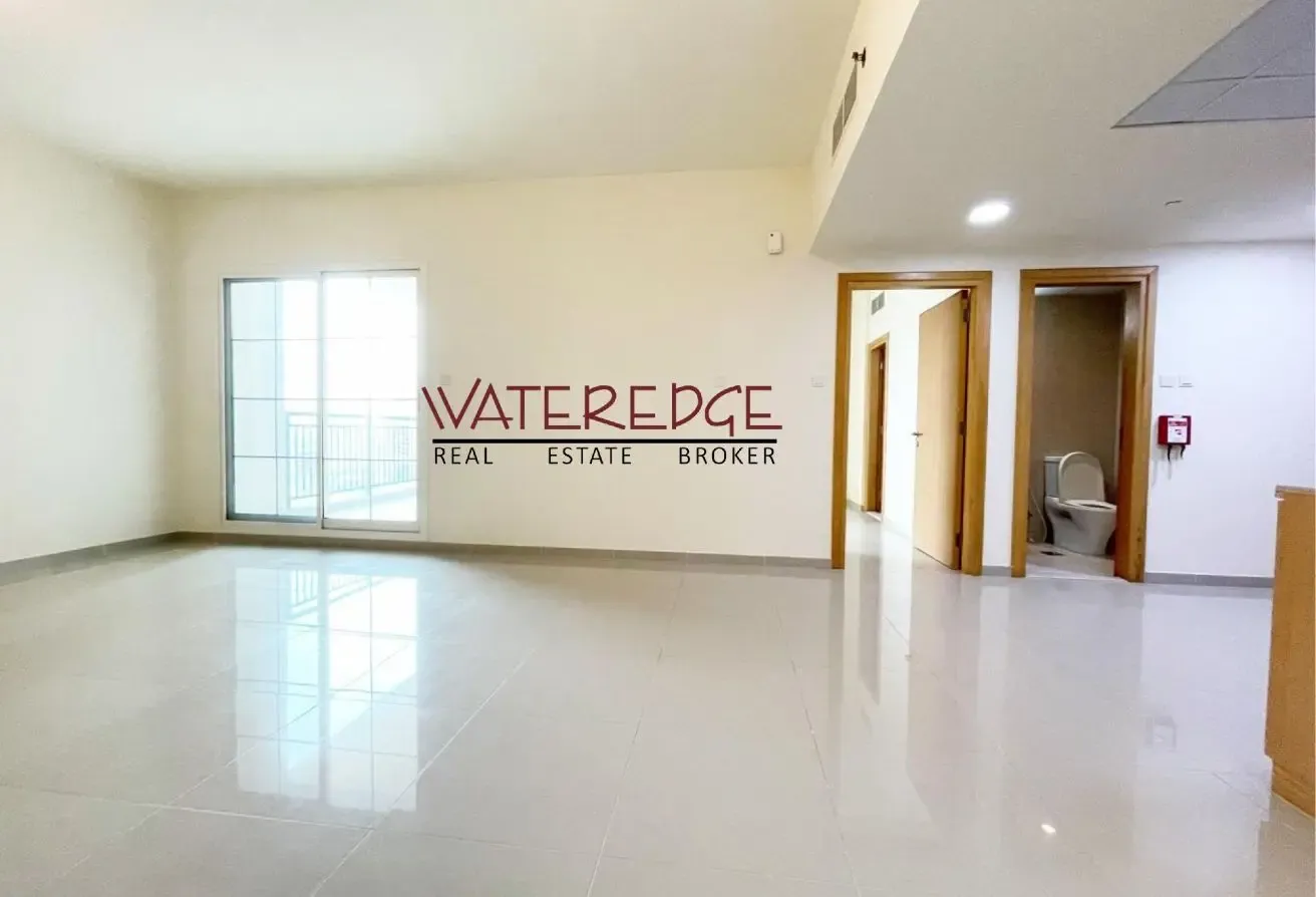 Vacant | 2 Bath | Large Layout