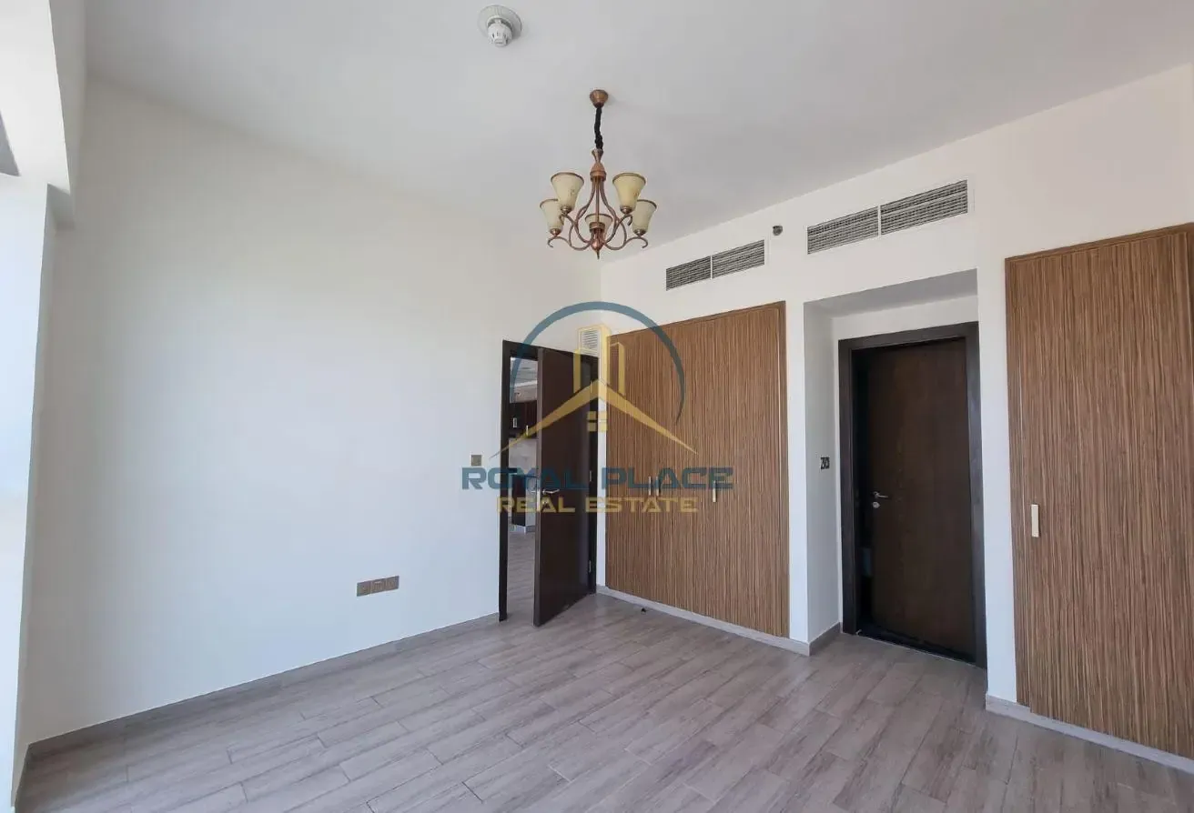 MORERN STYLE  BRIGHT   HIGH FLOOR