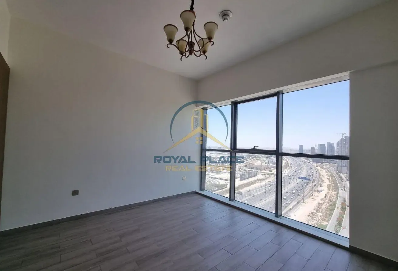 MORERN STYLE  BRIGHT   HIGH FLOOR