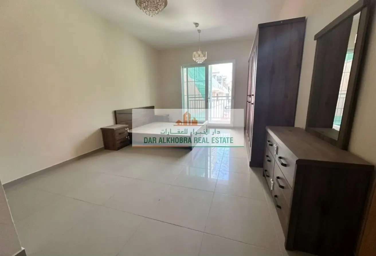 Spacious 1 Bedroom | Green Park | Community View |